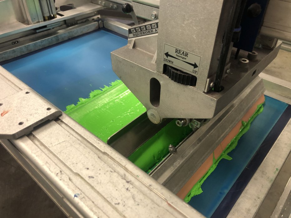 Racle et ecran de serigraphie à l'encre verte